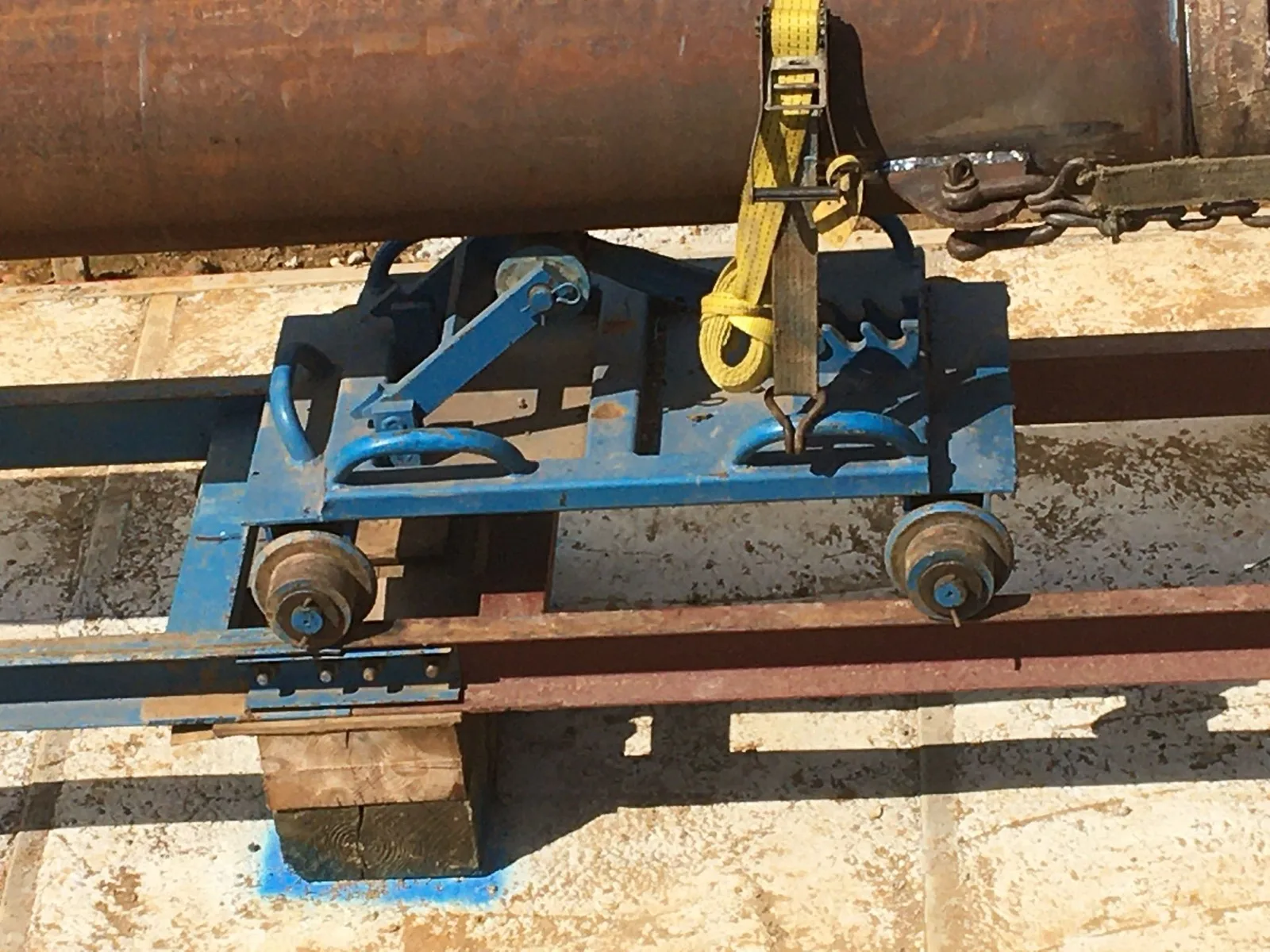 Pipe ramming carriage supporting 324mm OD casing
