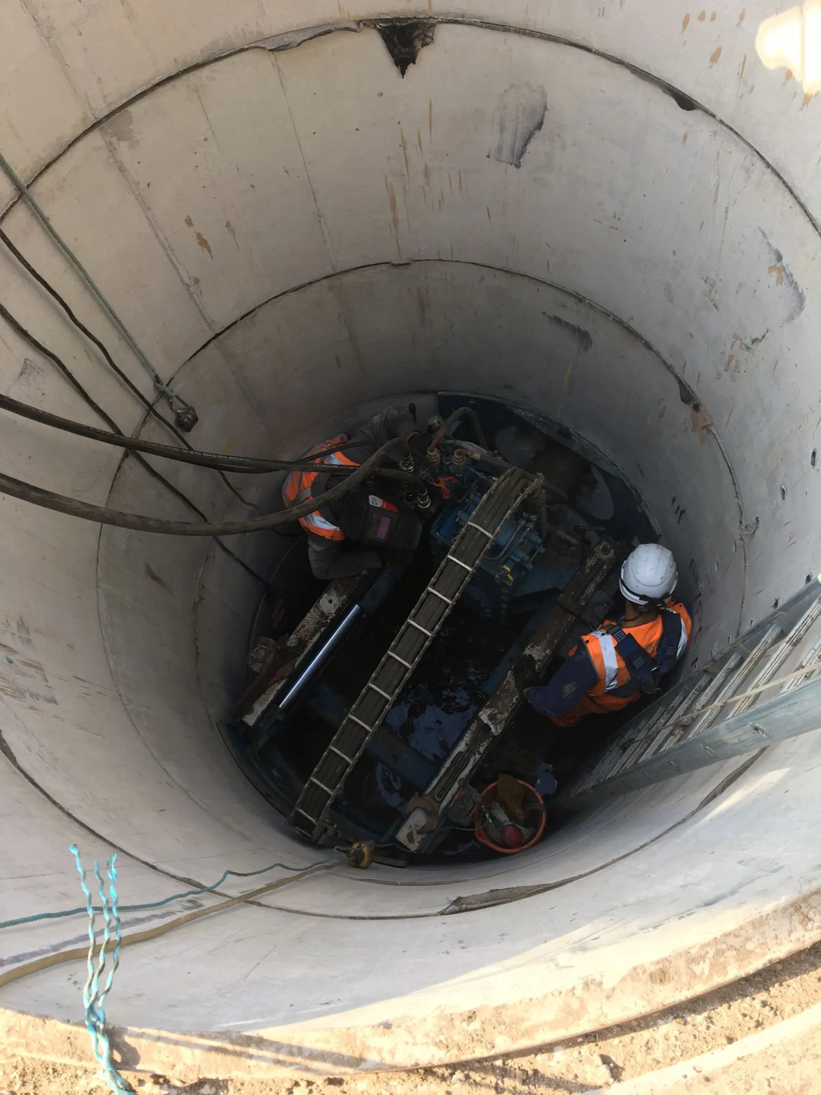 Guided augering equipment used for trenchless underground installation